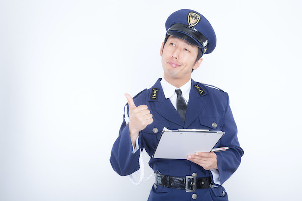 【朗報】日本の警察官さん、イノシシ相手でも発砲前の警告を怠らない