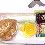 機内食に別れを告げる！？JAL・ANAの「機内食不要」サービス広がりに多くの人が注目！