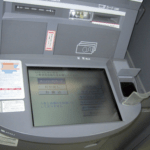 【悲報】三菱UFJ銀行、24時間ATMを終了。コスト削減で