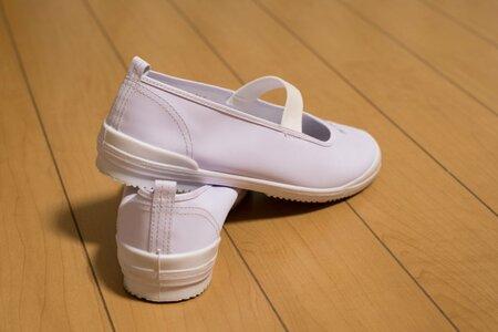 【学校用語】全国共通じゃない？「上靴、三角座り」は関西弁…関西の文化