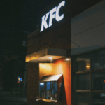 東京人「KFC食べたいなあ、車ないし電車で出かけるか」←これマジ？