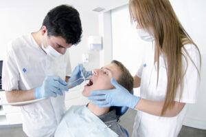 歯医者行ったことないんだが前歯の黒ずみ取りと全体的な歯石取りメンテナンスで保険診療になるかな