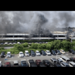 【悲報】マルハン厚木北店の立体駐車場で車が大炎上 100台以上の車が終わる