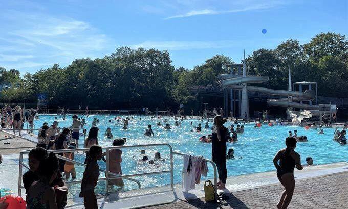【独】水着の枠を超えたプールの未来⁉公共空間でのトップレスOKの意義
