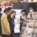 【悲報】岸田首相、イトーヨーカドーを視察「野菜や肉、確かに高くなっている」