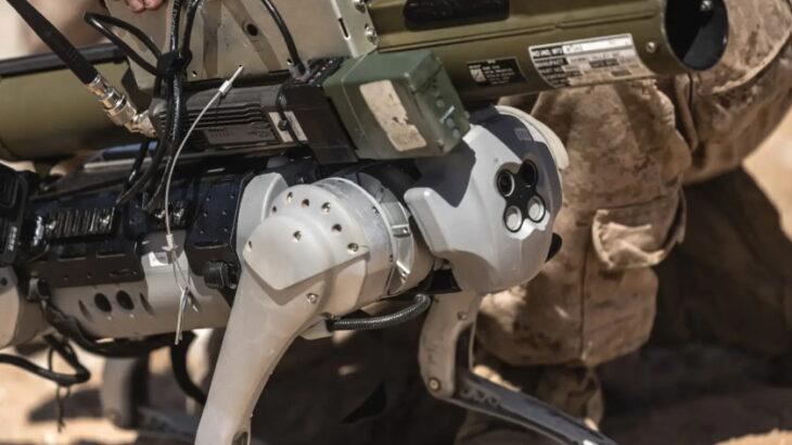 アメリカ海兵隊、4足ロボット犬にロケットランチャー搭載！