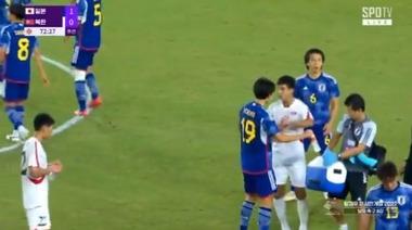 【アジア大会サッカー】北朝鮮の選手めちゃくちゃで草 日本のスタッフを殴ろうとしたり､負けて審判に詰め寄る