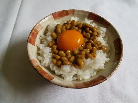 白飯と卵と納豆だけで2週間生きてるけど質問ある？