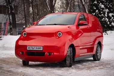 ロシア初の国産EV｢Avtotor Amber｣､見た目が酷すぎて｢世界で最も醜い車｣｢初期のクレヨンしんちゃん｣と言われてしまう