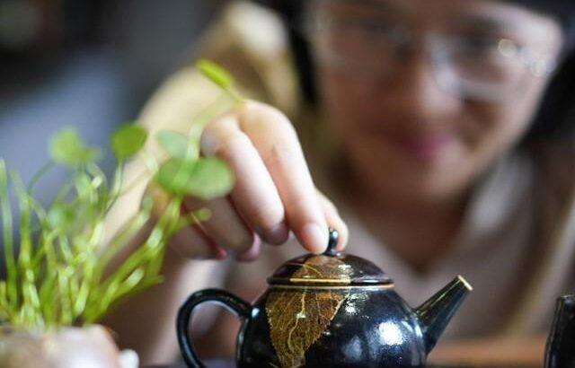 お茶の摂取はアンチエイジングに効果的！英国、中国での調査結果をご紹介