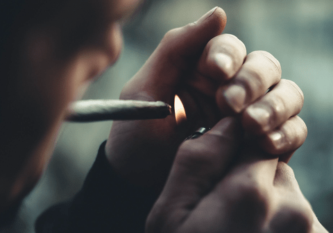 【悲報】日本、合法的に「喫煙」できる場所が少なすぎて終わる