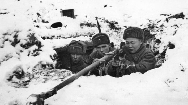 ロシア軍、第二次世界大戦で使用された『モシン・ナガン』『PTRD1941』装備