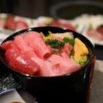「インバウン丼」が人気爆発！強気価格で安い日本をアピール