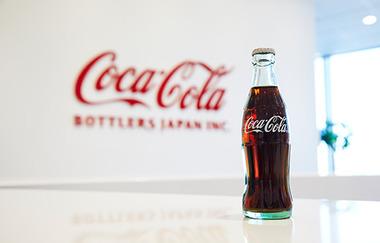 【悲報】コカ･コーラBJH､5月1日出荷分から3～40%値上げ コーラ350ml缶が135円に