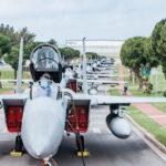 台湾地震、那覇基地の戦闘機が高台に避難する珍しい写真