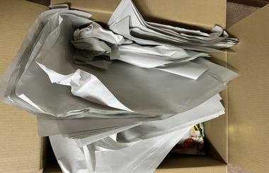 Amazonで買うと緩衝材のつもりの紙がいっぱい入ってるでしょ？