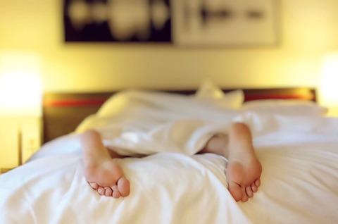 【悲報】研究者「自称ショートスリーパーの99％以上はただの寝不足」