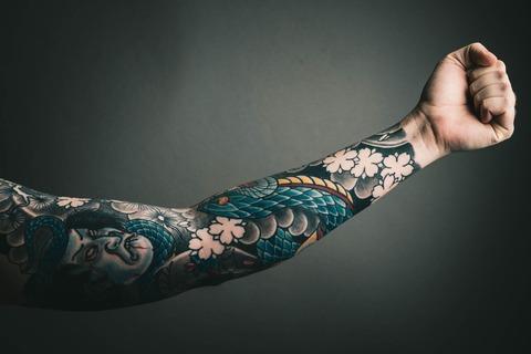 日本人のタトゥーに対する偏見どうにかならんのか？昭和の価値観からアップデートできてないの、ほんと情けないよな