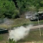 ウクライナとロシアの装甲車、真正面から打ち合う映像