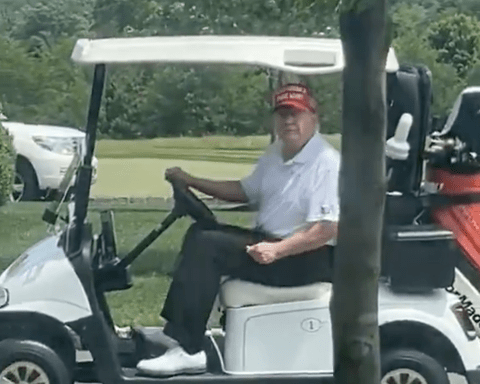 【動画】トランプ前大統領「昨日は暗殺されそうになったけどかすり傷だし今日はゴルフ行くわ」