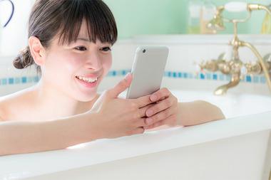 ワイ、スマホをお風呂に落としてしまう