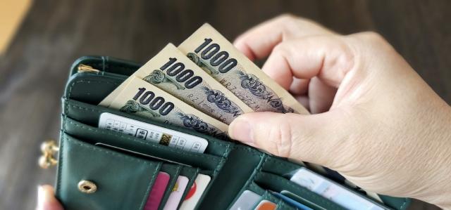 経済同友会「え、最低賃金1,500円も払えないの⁉経営者は失格だろ！」