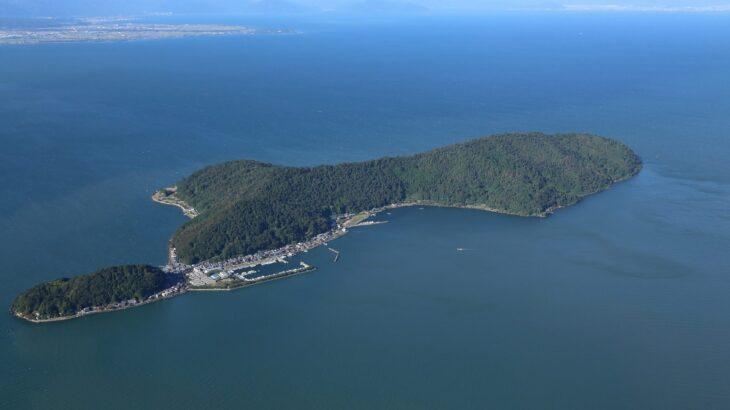 琵琶湖に浮かぶ有人の離島「年収370万円で船長になってくれ、島内に住むことが条件だぞ。」