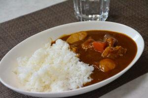 カレーって確かに作るの簡単だし日持ちするけどぶっちゃけ作るの面倒くさくね？