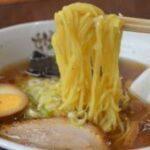 「日本で一番有名なラーメン専門チェーン」を思い浮かべてください…