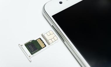 【疑問】｢microSDカード｣←Androidスマホ業界がこいつを捨てた理由