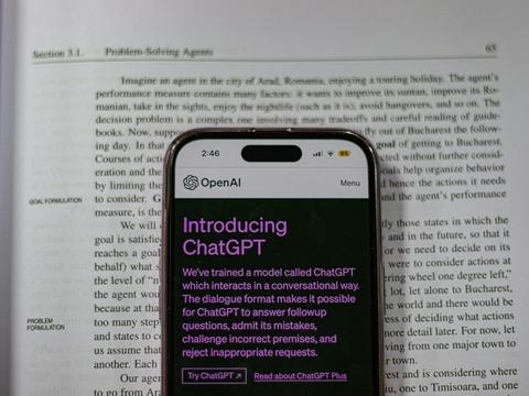 OpenAIがガラケー→スマホに続くAI端末作るって言ってるけどさ