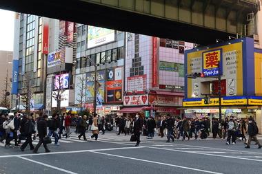 現在の秋葉原、外人ばっかり