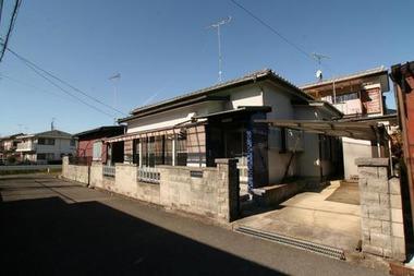 ワイ貧乏人、家賃4万のアパートから家賃3万5000円のボロい一軒家に引っ越した結果wwwwwwwwwwww