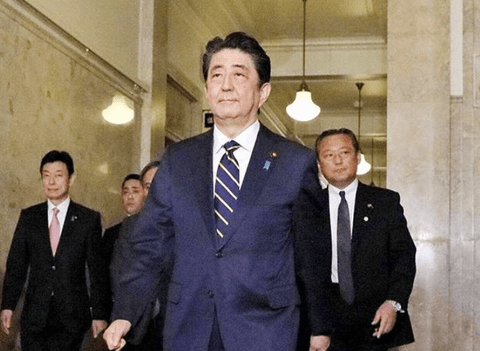 おまえらが物心ついた時の総理大臣だれだった？