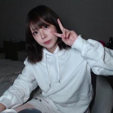 ふわっち女性配信者｢くる｣､ラウンドワンのカラオケルームでグラスに放尿 ラウンドワン｢刑事･民事の両面から厳正に対処｣