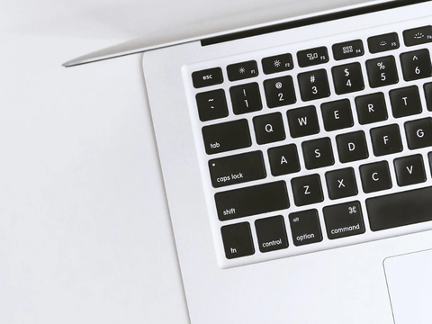 日本人なのに英語配列のMac買うやつ見ると鳥肌が立つんだが…
