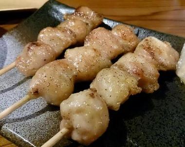 焼き鳥のぼんじりとかいうの初めて食べたけど美味いじゃん😋