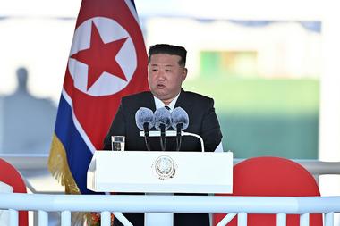 北朝鮮､駆逐艦の進水に失敗 金正恩氏ブチギレｗｗｗｗｗｗ
