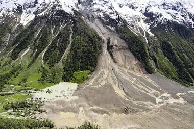 【画像】スイスの土石流､村が無くなるとかエグいな