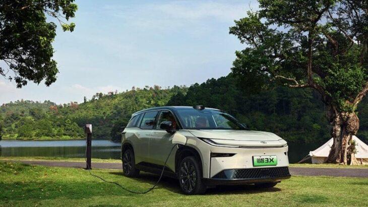 トヨタ、新型電気SUV「bZ3X」が世界のEV市場でゲームチェンジャーに、中国では発売1時間後で1万台以上の注文が殺到