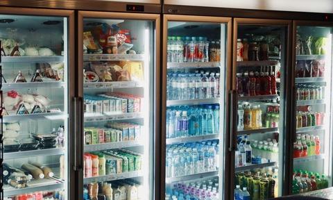 【悲報】Z世代「コンビニのお茶多すぎて決めるのダルい。意思決定の労力はもっと大事な時に使いたい」