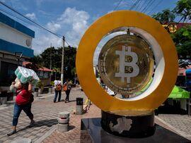 ビットコインが一時3.2％安、利食い先行－３週間超ぶりの大幅な下げ