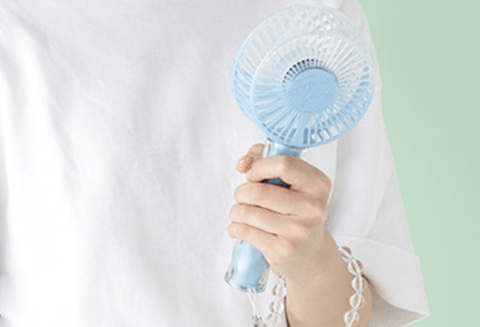 ミニ扇風機（たった2000円前後。涼しい）を世の男性たちが我慢して使わない理由