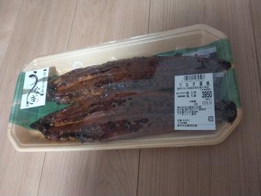 【画像】店のうな丼(1尾4000円)か、スーパーのうなぎ蒲焼(2尾4000円)か🤔