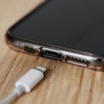 いまだにLightning端子のiPhone使ってるやつｗｗｗｗｗｗ