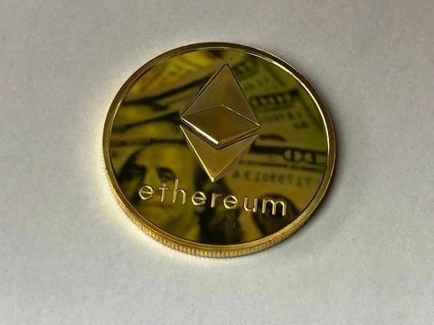 【投資】ビットコインはオワコン！これからはイーサリアムの時代か  [323057825]