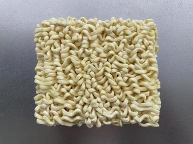 SNSで流行している｢ラーメンを調理せず食べる｣チャレンジ エジプトの10代の少年が3袋食べて腹痛･嘔吐の症状を訴えて死亡