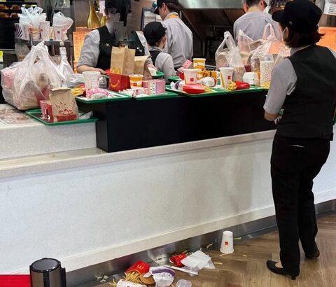 【悲報】マクドナルドのハンバーガーが大量に投棄される