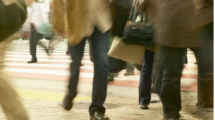 街中に出没する「ぶつかりおじさん／おばさん」の動機は一体なに？　識者は「過剰な正義感を振りかざしている」と指摘