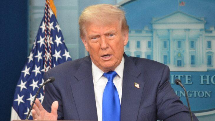トランプ氏、批判的な放送局は「免許取り消されるべきだ」と主張